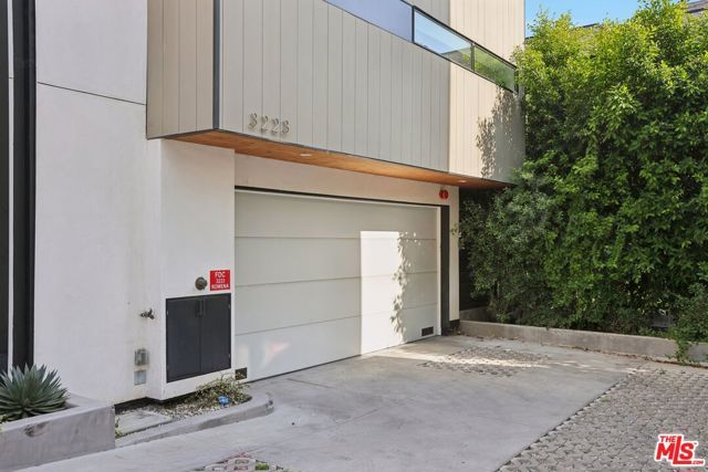 3223 Rowena Avenue, Los Angeles, CA 90027