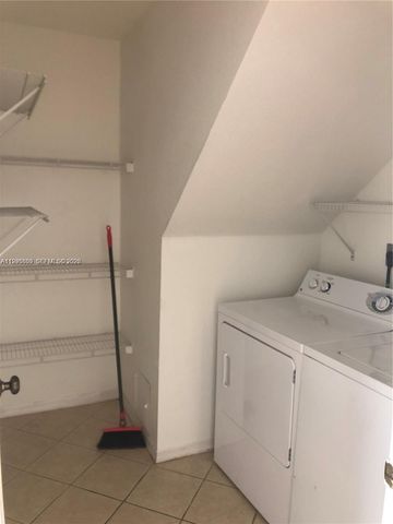 157 Hidden Ct Rd I-48, Hollywood, FL 33023