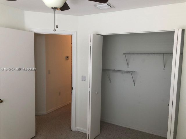 157 Hidden Ct Rd I-48, Hollywood, FL 33023