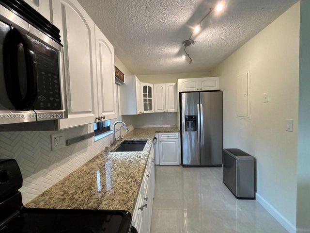 6900 NW 169th Street 137G, Hialeah, FL 33015