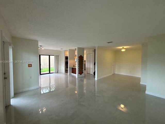 6900 NW 169th Street 137G, Hialeah, FL 33015