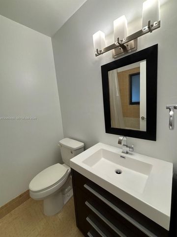 6900 NW 169th Street 137G, Hialeah, FL 33015