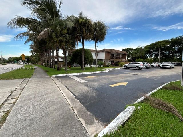 6900 NW 169th Street 137G, Hialeah, FL 33015