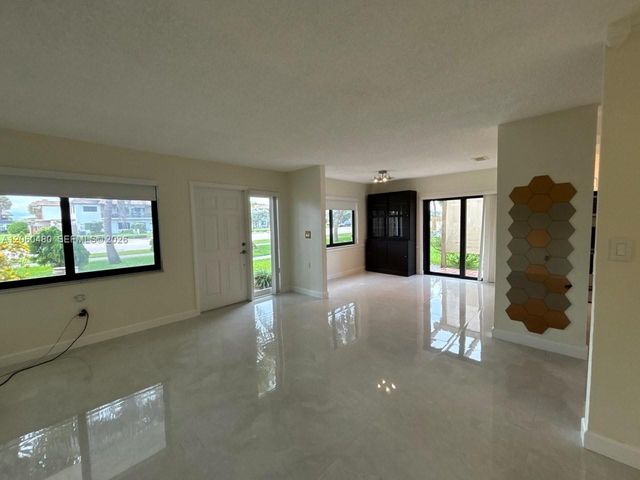 6900 NW 169th Street 137G, Hialeah, FL 33015