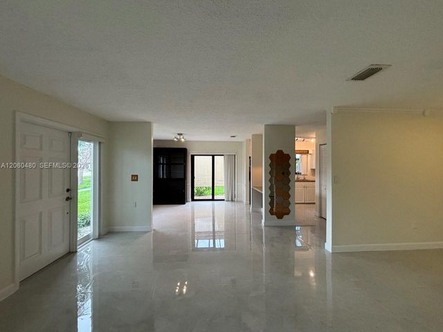 6900 NW 169th Street 137G, Hialeah, FL 33015