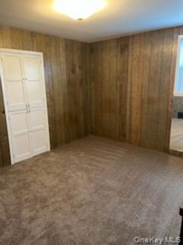 125 W Hoffman Avenue, Lindenhurst, NY 11757