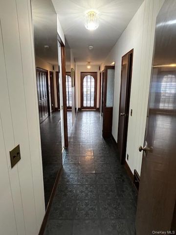 125 W Hoffman Avenue, Lindenhurst, NY 11757