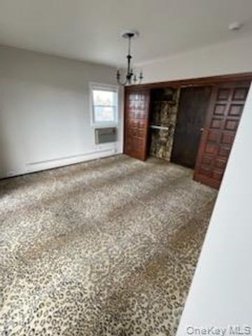125 W Hoffman Avenue, Lindenhurst, NY 11757