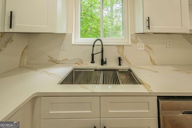 10175 Old Woodland Entry NE, Johns Creek, GA 30022