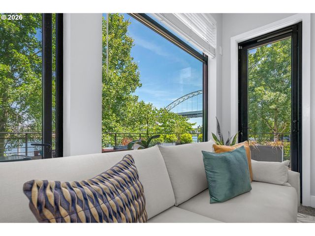 1710 Nw RIVERSCAPE St, Portland, OR 97209