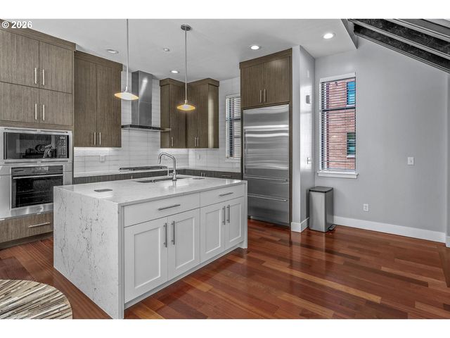1710 Nw RIVERSCAPE St, Portland, OR 97209