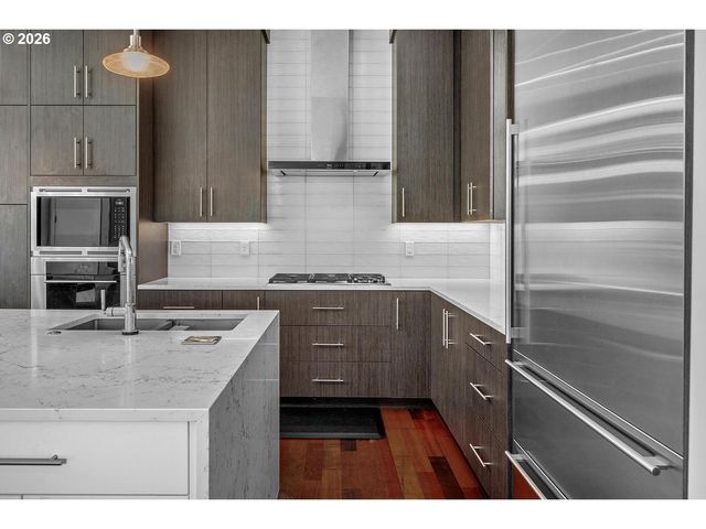 1710 Nw RIVERSCAPE St, Portland, OR 97209