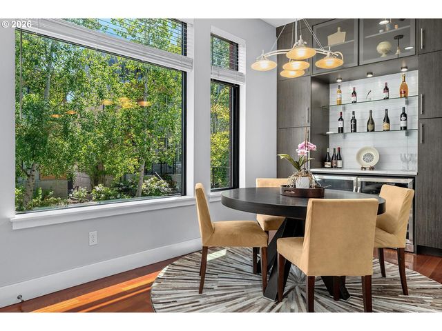 1710 Nw RIVERSCAPE St, Portland, OR 97209