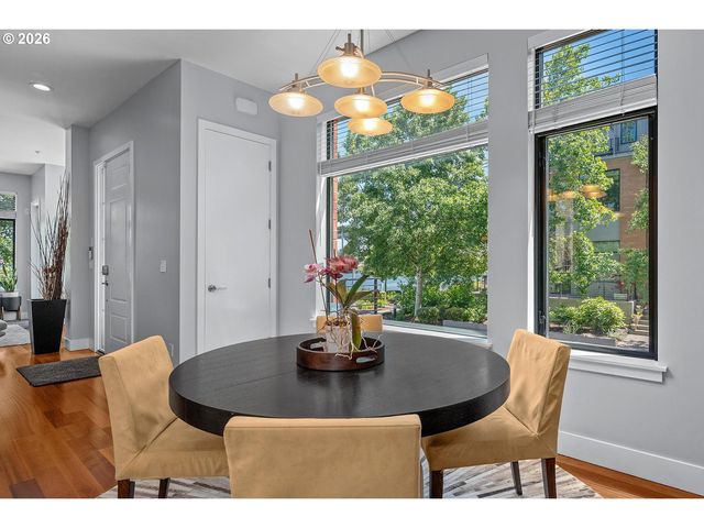 1710 Nw RIVERSCAPE St, Portland, OR 97209