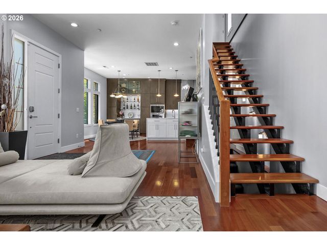 1710 Nw RIVERSCAPE St, Portland, OR 97209
