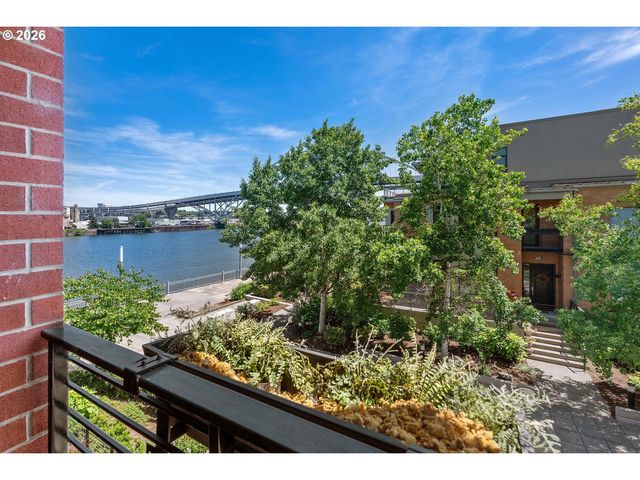 1710 Nw RIVERSCAPE St, Portland, OR 97209