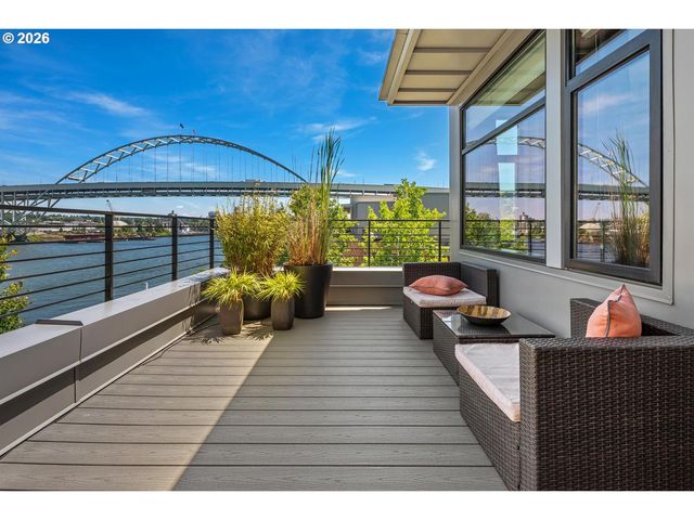 1710 Nw RIVERSCAPE St, Portland, OR 97209