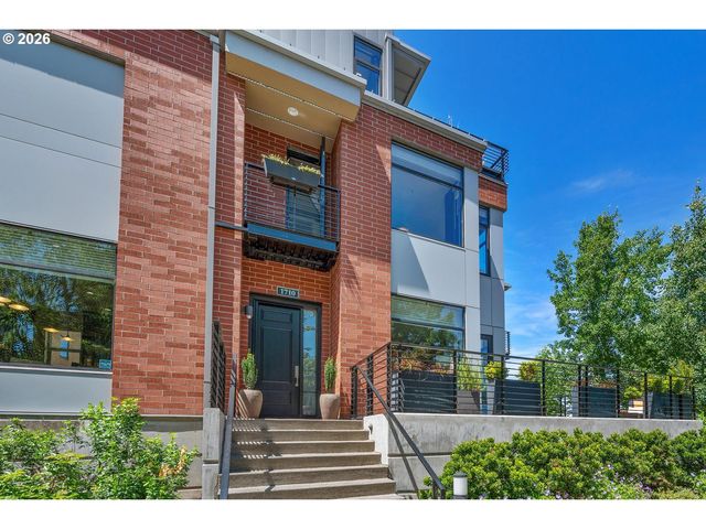 1710 Nw RIVERSCAPE St, Portland, OR 97209