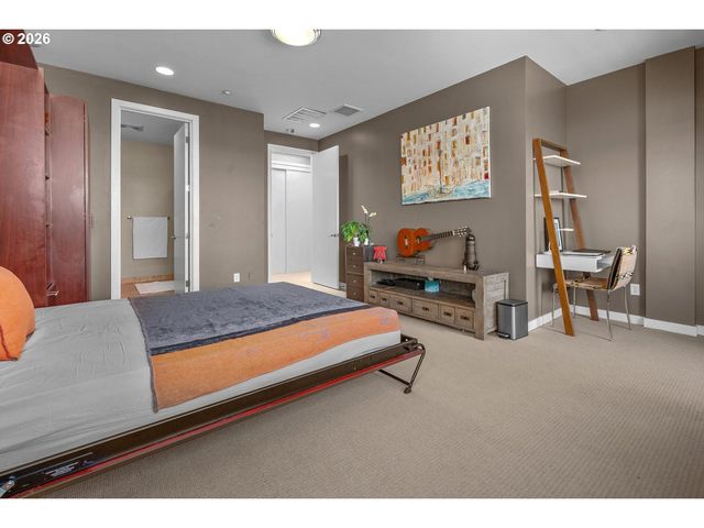 1710 Nw RIVERSCAPE St, Portland, OR 97209