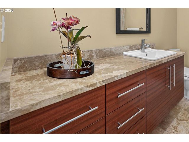 1710 Nw RIVERSCAPE St, Portland, OR 97209