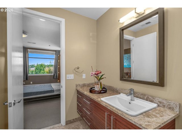 1710 Nw RIVERSCAPE St, Portland, OR 97209