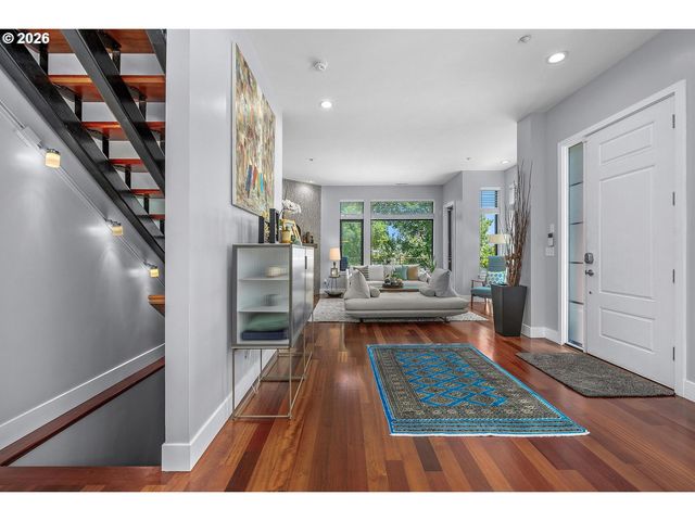 1710 Nw RIVERSCAPE St, Portland, OR 97209