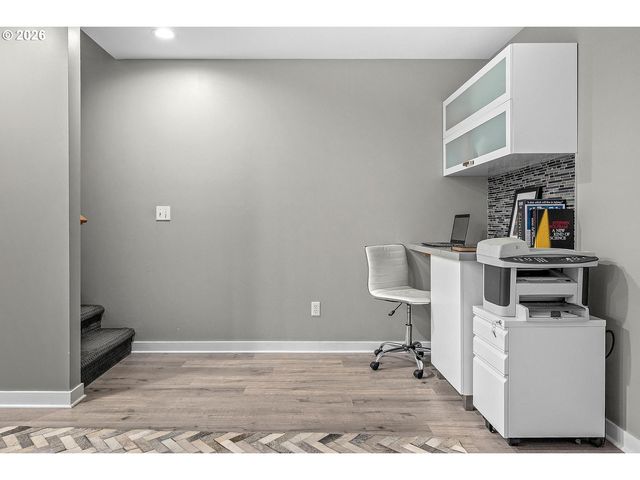 1710 Nw RIVERSCAPE St, Portland, OR 97209