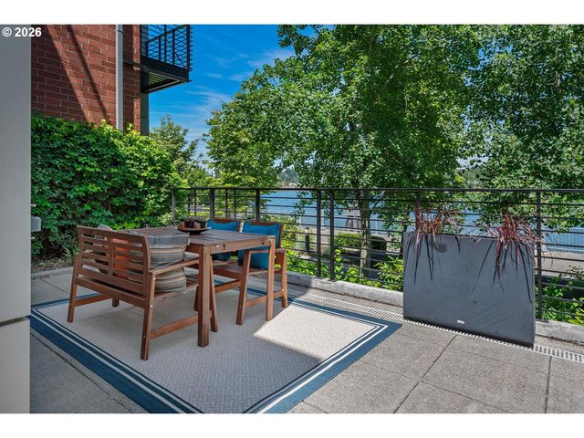 1710 Nw RIVERSCAPE St, Portland, OR 97209