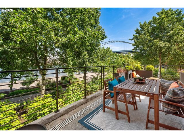 1710 Nw RIVERSCAPE St, Portland, OR 97209