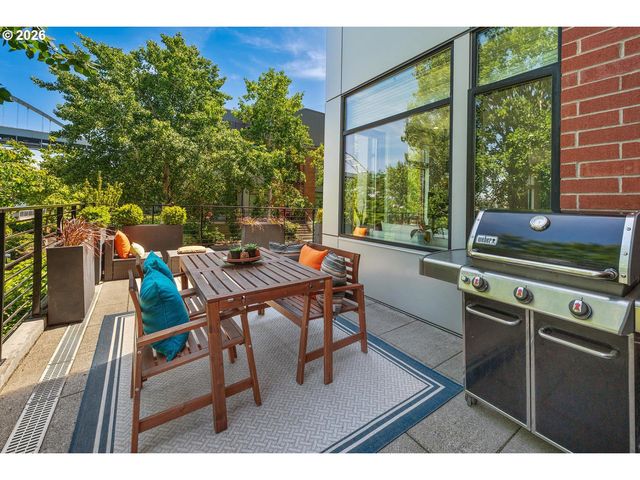 1710 Nw RIVERSCAPE St, Portland, OR 97209