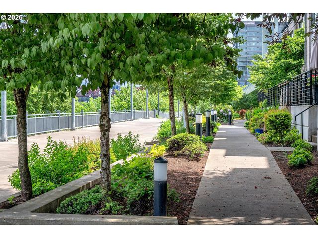 1710 Nw RIVERSCAPE St, Portland, OR 97209