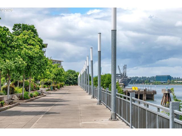 1710 Nw RIVERSCAPE St, Portland, OR 97209