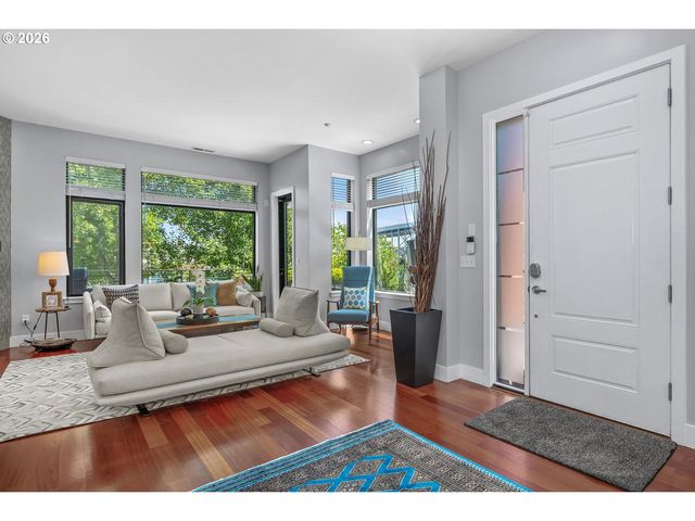 1710 Nw RIVERSCAPE St, Portland, OR 97209