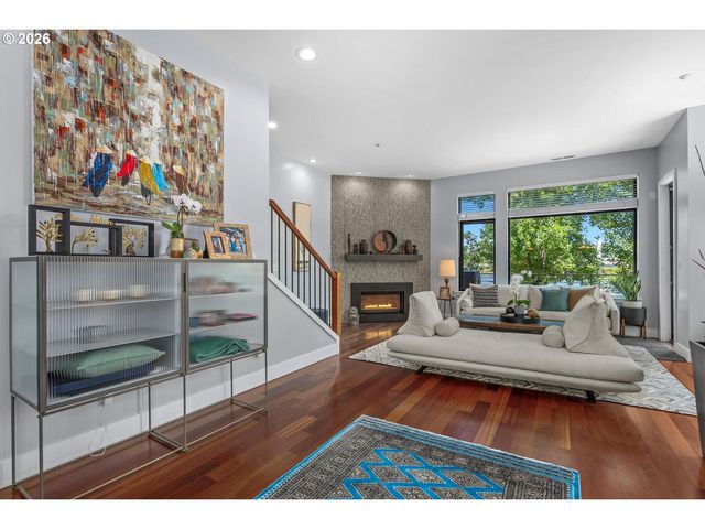 1710 Nw RIVERSCAPE St, Portland, OR 97209