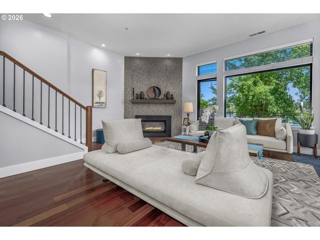 1710 Nw RIVERSCAPE St, Portland, OR 97209