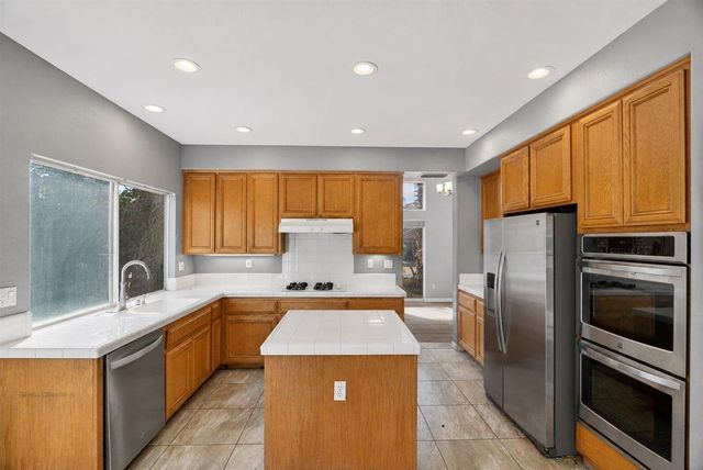 3105 Sceptre Dr, Rocklin, CA 95765