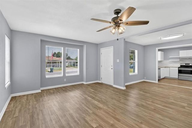 741 Lansdown Dr, Corpus Christi, TX 78412