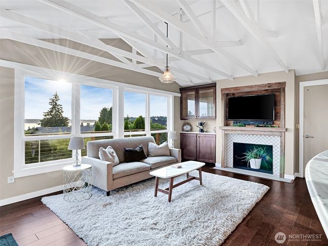 18631 2nd Avenue SW, Normandy Park, WA 98166