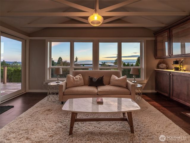18631 2nd Avenue SW, Normandy Park, WA 98166