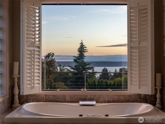 18631 2nd Avenue SW, Normandy Park, WA 98166