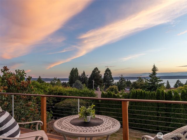 18631 2nd Avenue SW, Normandy Park, WA 98166