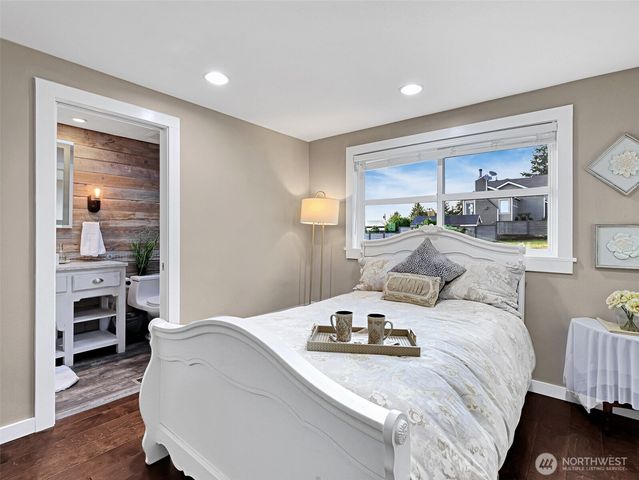 18631 2nd Avenue SW, Normandy Park, WA 98166