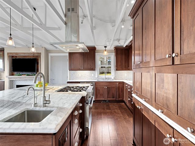 18631 2nd Avenue SW, Normandy Park, WA 98166