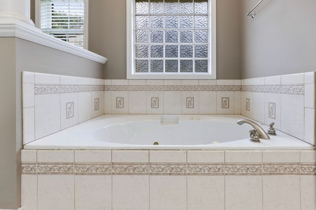 9120 Greystone Valley Dr, Ooltewah, TN 37363