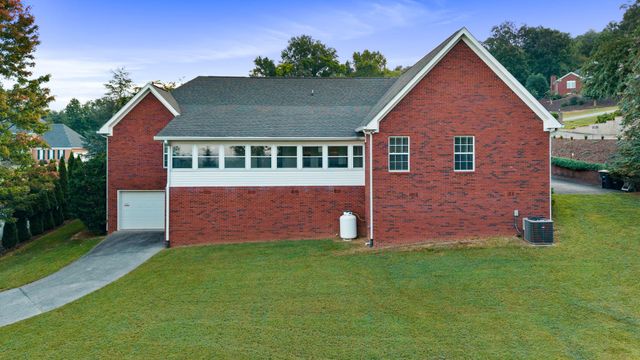 9120 Greystone Valley Dr, Ooltewah, TN 37363