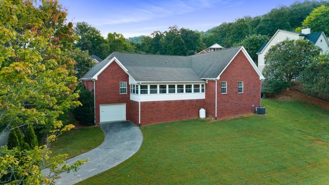 9120 Greystone Valley Dr, Ooltewah, TN 37363