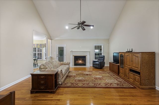 9120 Greystone Valley Dr, Ooltewah, TN 37363
