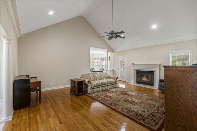9120 Greystone Valley Dr, Ooltewah, TN 37363