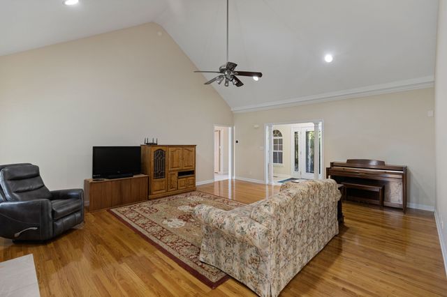 9120 Greystone Valley Dr, Ooltewah, TN 37363