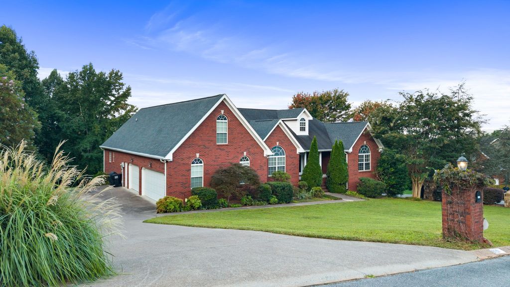 9120 Greystone Valley Dr, Ooltewah, TN 37363